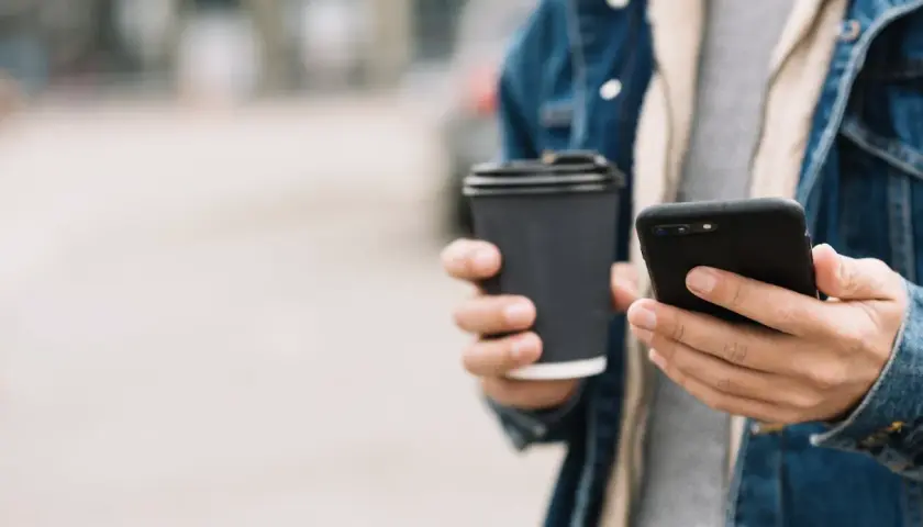 Cyfrowy minimalizm i życie z dwoma aplikacjami zamiast dwudziestu