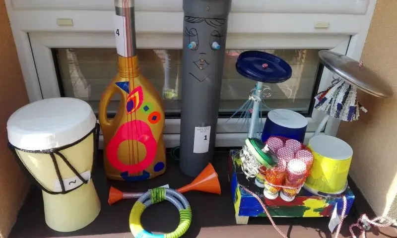 Instrumenty muzyczne z recyklingu - jak stworzyć własne?