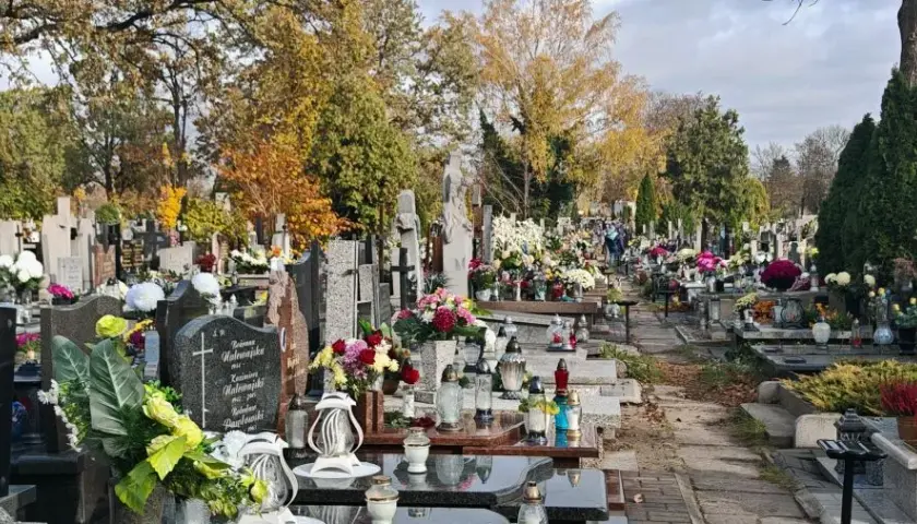 Jak znaleźć kogoś na cmentarzu i uniknąć trudności w poszukiwaniach
