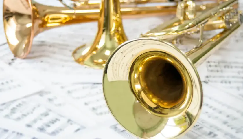 Kiedy powstały najstarsze instrumenty dęte? Fascynująca historia ich pochodzenia