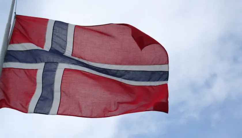 Jak wygląda flaga Norwegii? Odkryj jej kolory i znaczenie