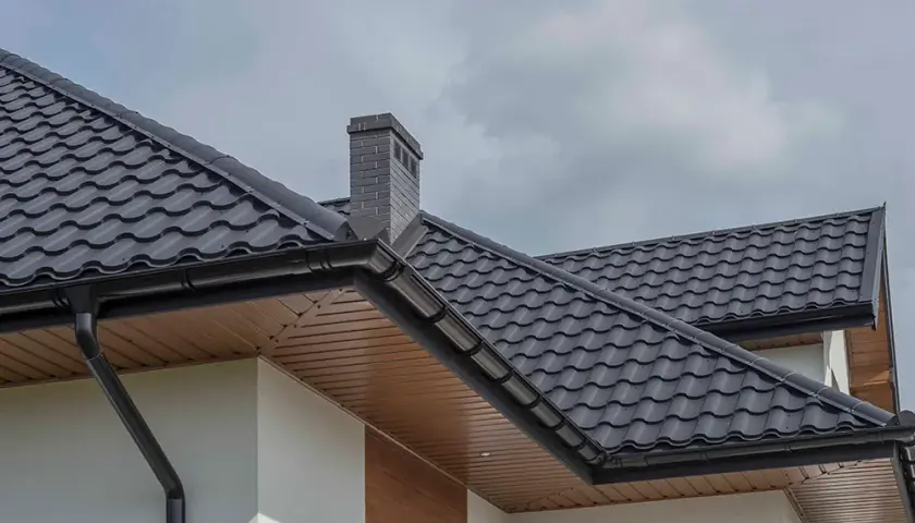 Jak dobrać podbitkę do czarnej dachówki - najlepsze rozwiązania i inspiracje