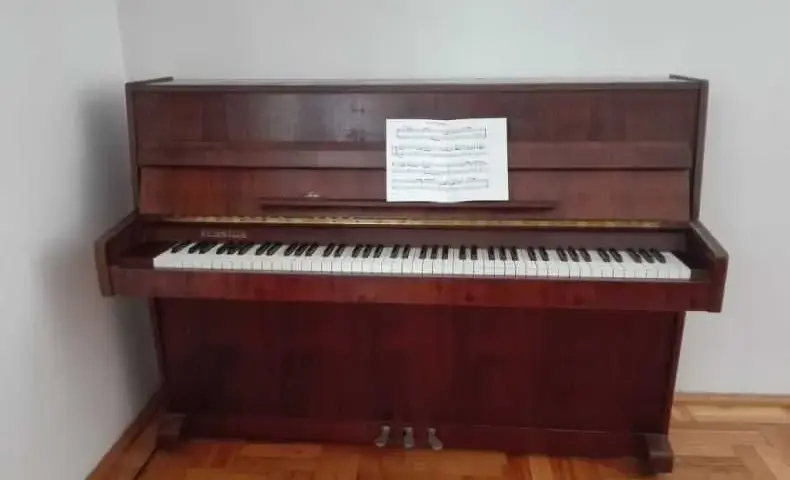 Ile waży pianino Legnica M-100? Odkryj, co musisz wiedzieć o transporcie
