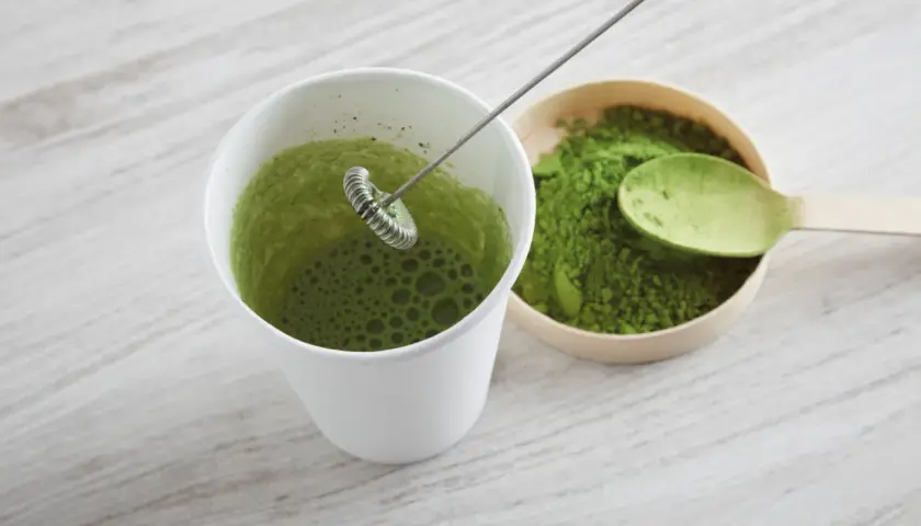 Jak prawidłowo przygotować herbatę matcha: najlepszy domowy przepis