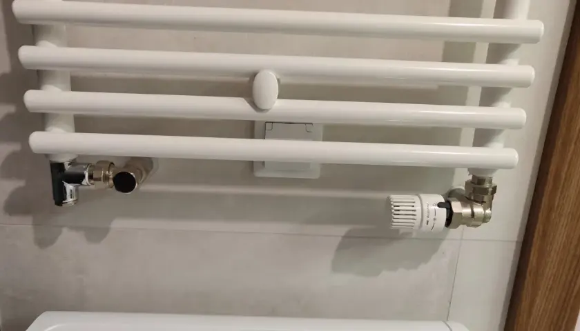 Jak zamontować grzałkę do grzejnika łazienkowego: poradnik instalacji krok po kroku