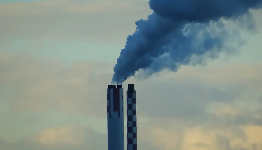 Co to jest emisja CO2 i jak wpływa na środowisko? Definicja, źródła i skutki