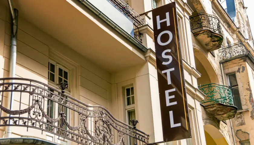 Co to jest hotel? Poznaj definicję i kluczowe cechy obiektu
