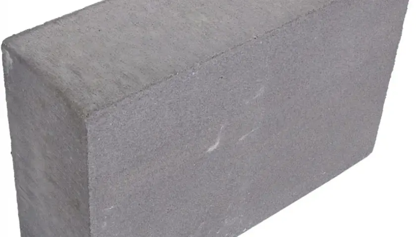 Jaką zaprawę wybrać do bloczków betonowych fundamentowych? Praktyczne porady