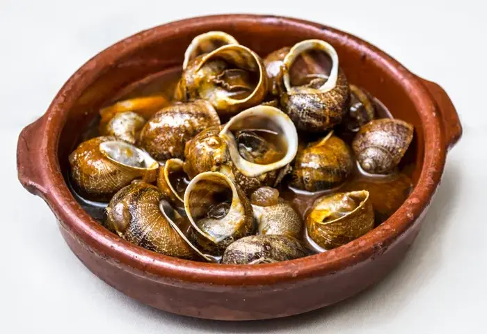Escargots: Jak przygotować te wyjątkowe ślimaki w masle czosnkowym