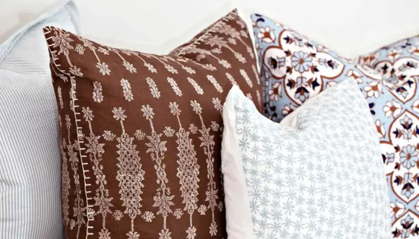Jak dobrać poduszki dekoracyjne, aby odmienić swoje wnętrze?