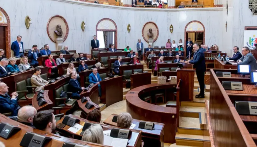 Ile zarabia prezydent miasta? Zaskakujące różnice w wynagrodzeniach