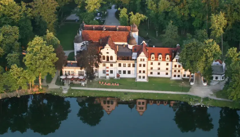 Zamek rycerski w Krągu - historia, architektura i atrakcje hotelowe