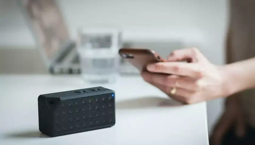 Jak podłączyć głośnik JBL z telefonem - proste kroki i porady