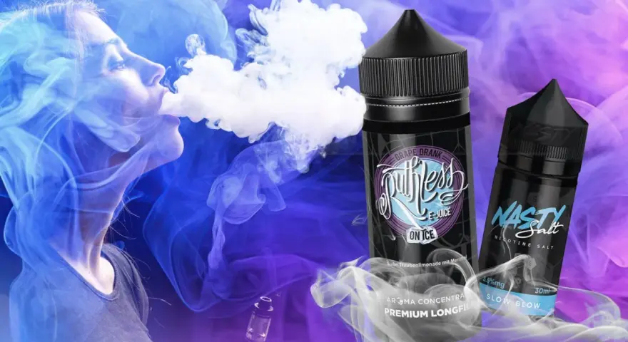 Mujer vapeando, rodeada de vapor azul y morado. Dos botellas de líquidos para vapear, una de "Ruthless E-Juice" y otra de "Nasty Salt", ambas **sales sin nicotina**.