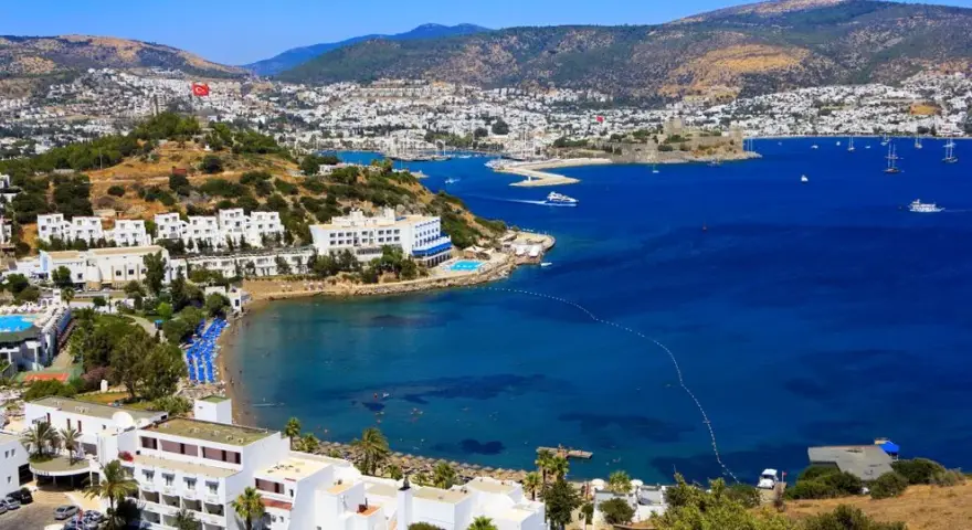 Ile trwa lot z Warszawy do Bodrum? Sprawdź czas przelotu i szczegóły