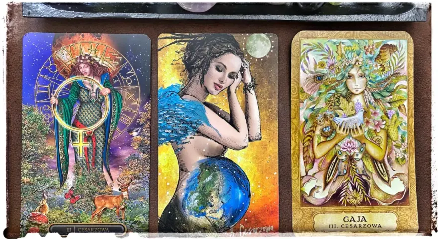 Tarot światła i cienia: opis kart Cesarzowa i Gaja. Wizerunki kobiet, symbolika natury i kosmosu.