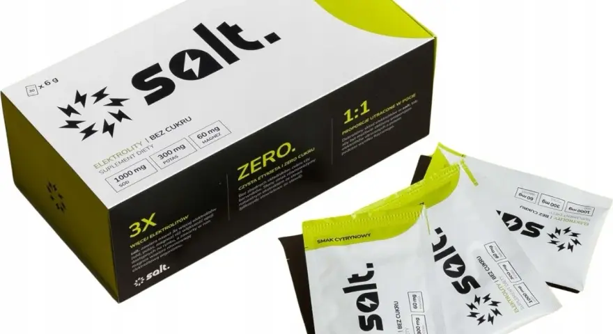 Opakowanie i saszetki z elektrolitami Salt. Bez cukru, smak cytrynowy. Idealne, gdy zastanawiasz się, jakie elektrolity najlepsze dla uzupełnienia po wysiłku.