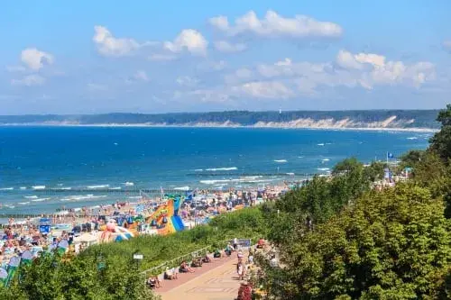 Gdzie szukać noclegów nad morzem, aby uniknąć wysokich cen?