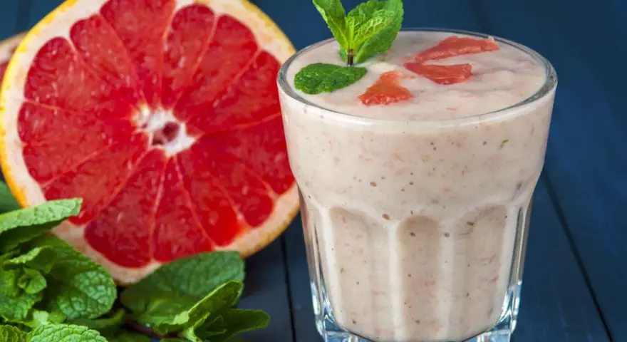 Smoothie z grejpfrutem: przepisy, zdrowie i odchudzanie bez goryczy