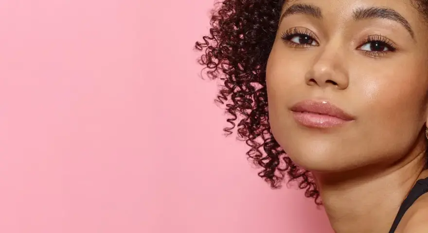 Dezentes Make-up: Natürlicher Look für jeden Tag so geht's!