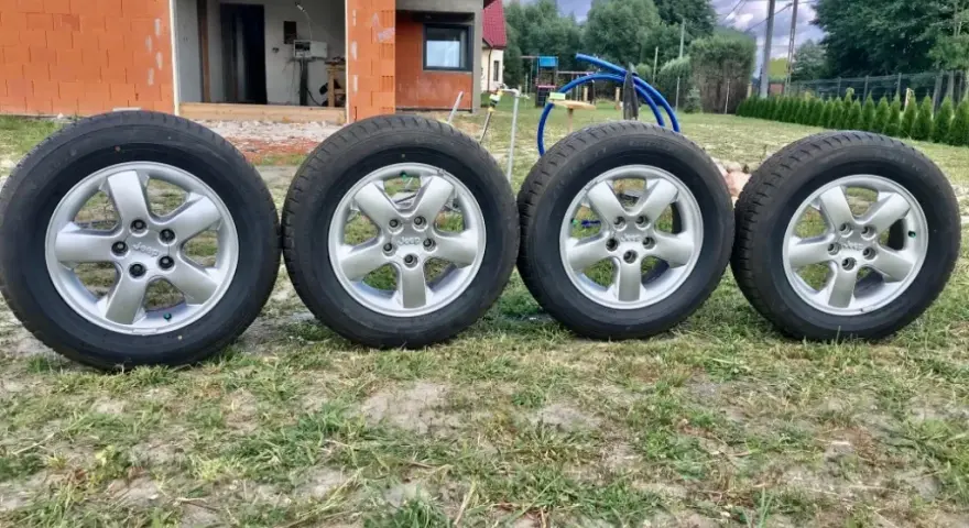 Jakie opony do Jeep Grand Cherokee WJ - uniknij kosztownych błędów
