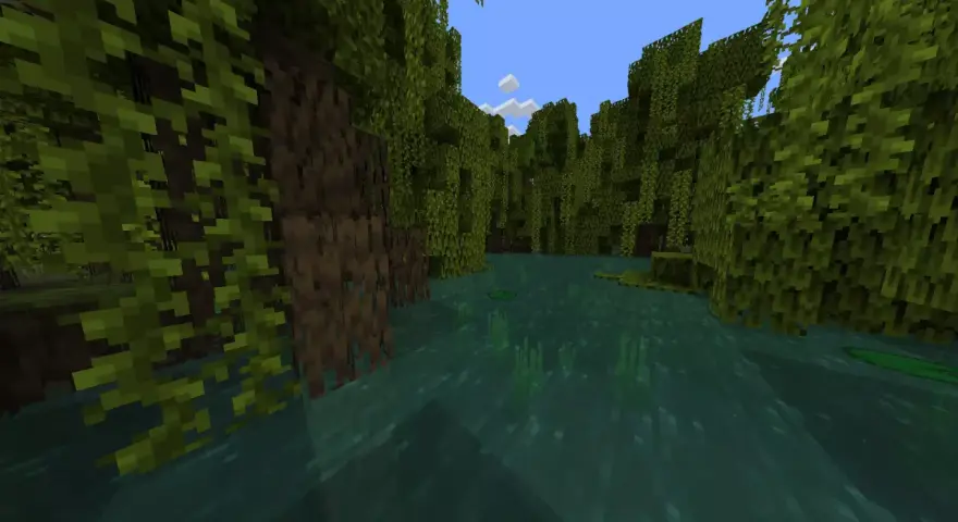 Gęsty, zielony las bagienny w Minecraft. Woda jest mętna, a drzewa porośnięte liśćmi. Idealne miejsce na poszukiwanie skarbów i przygód.