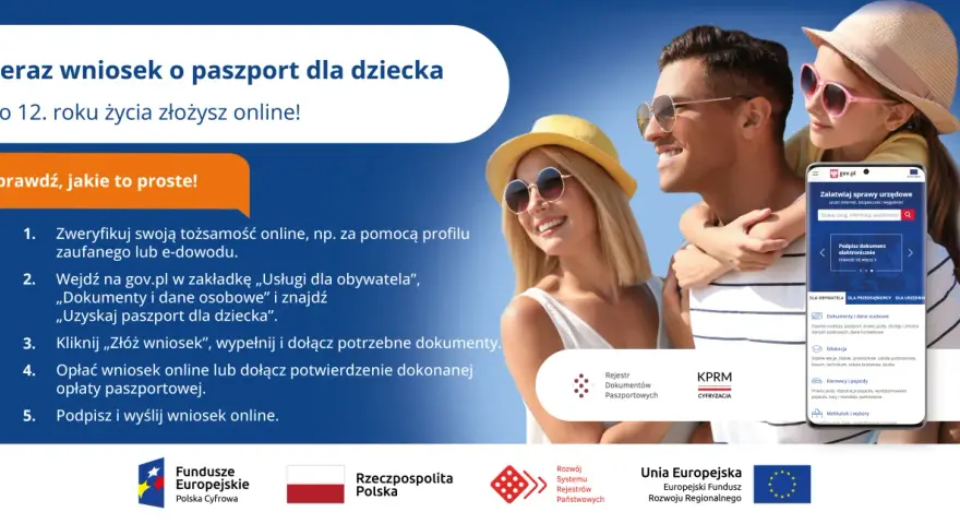 Rodzina z dzieckiem na tle nieba, z widocznym ekranem telefonu z portalem gov.pl.