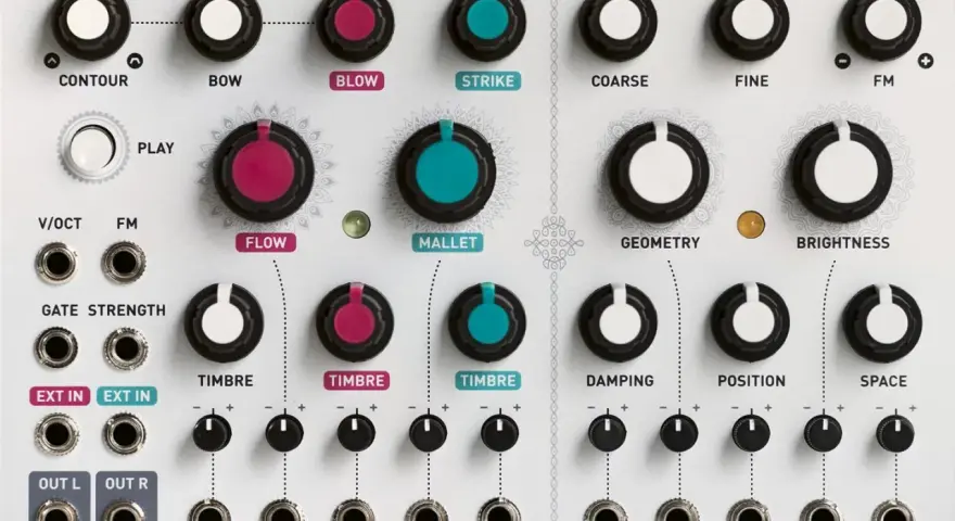 Panel syntezatora modalnego Mutable Instruments Elements z licznymi gałkami i złączami do modulacji dźwięku.