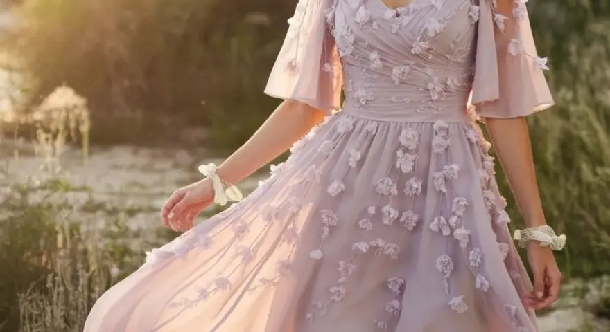 Jakie są modne sukienki na wesele – trendy, które zachwycą każdego