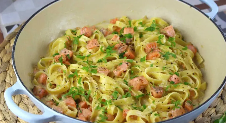 Pasta con Salmón Ahumado: Receta Italiana Cremosa sin Nata