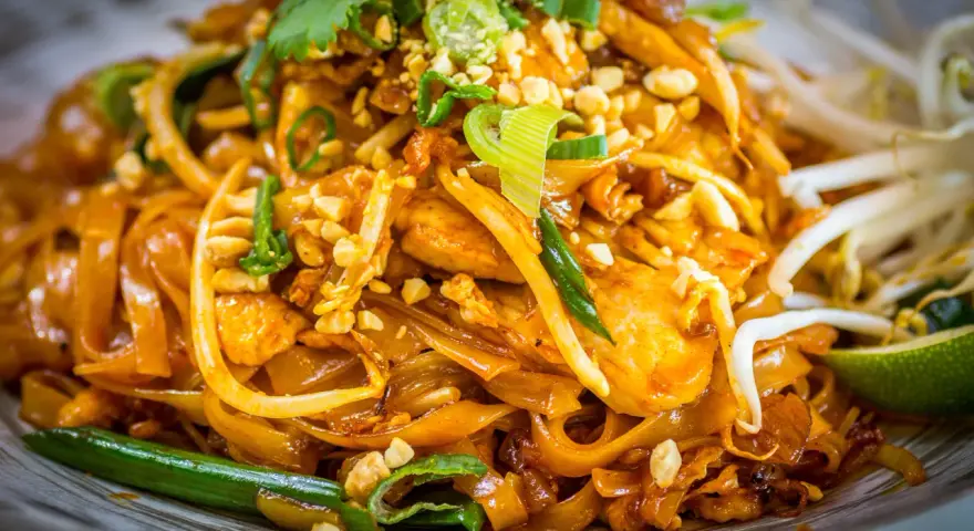 Sos Pad Thai: przepis na idealny smak! Zamienniki i wegańska wersja