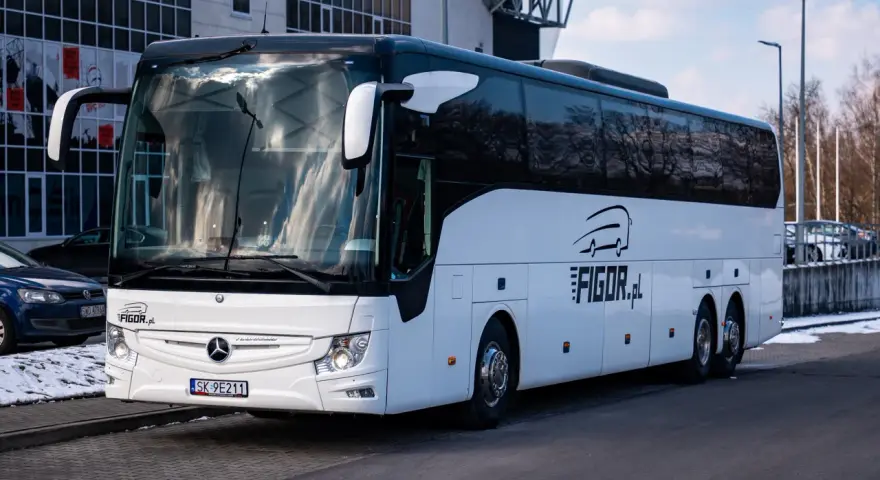 Wynajem autokaru: Ile kosztuje i jak uniknąć ukrytych opłat?