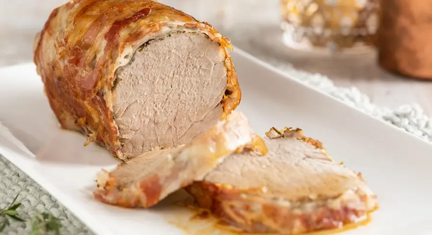 Filetto di maiale avvolto nel bacon, un'idea gustosa per le tue ricette.
