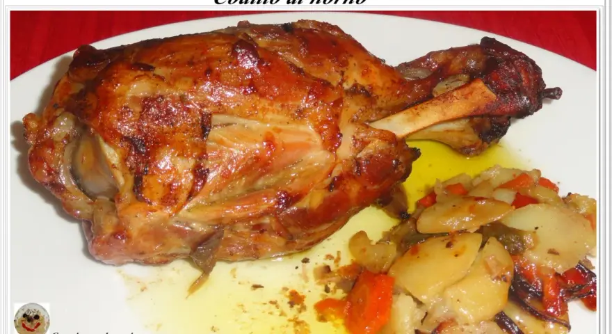 Codillo al horno, una jugosa y dorada pata de cerdo asada, acompañada de patatas y verduras. ¡Una receta tradicional irresistible!