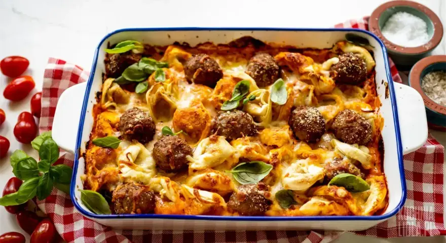 Zapiekanka z tortellini: Idealny przepis na sycący obiad w 30 min