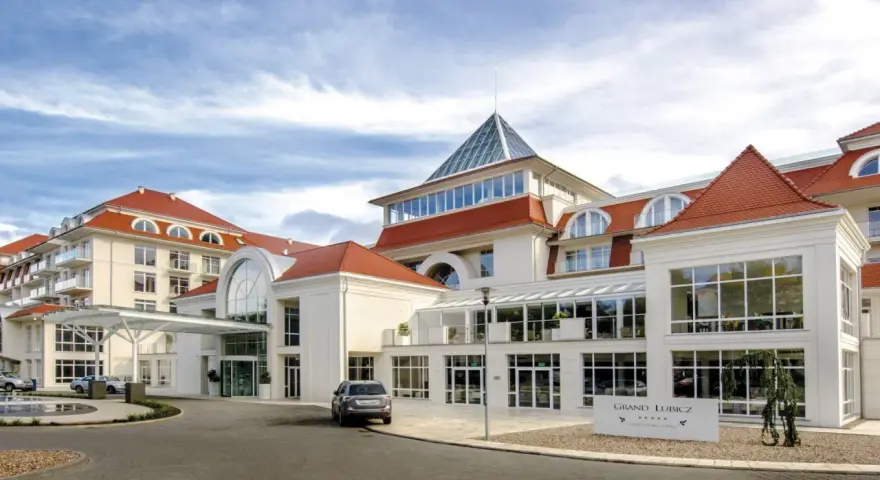 Elegancki hotel Grand Lubicz w Ustce. Sprawdź naszą **grand lubicz promocja** na pobyt!