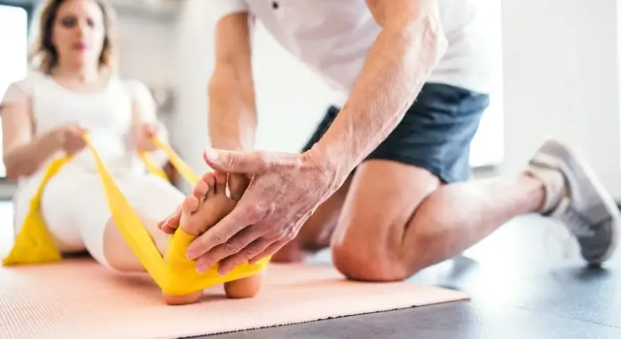 Rehabilitacja: Co to jest? Definicja, rodzaje i jak działa NFZ