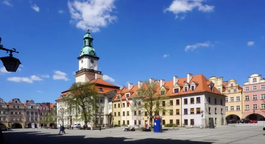 Jelenia Góra ile mieszkańców? Sprawdź zaskakujące statystyki ludności