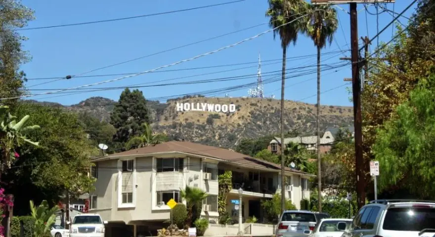 Gdzie znajduje się filmowa dzielnica Hollywood i co warto o niej wiedzieć