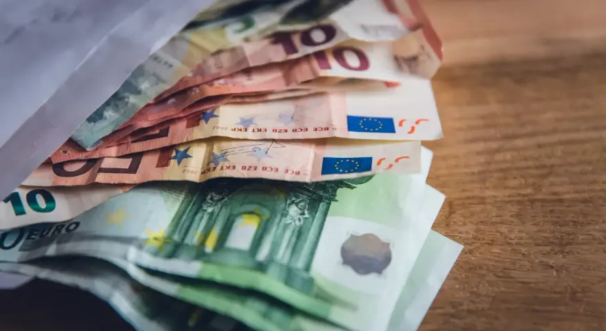 Kredyty frankowe: Unieważnić umowę i odzyskać pieniądze? Sprawdź!