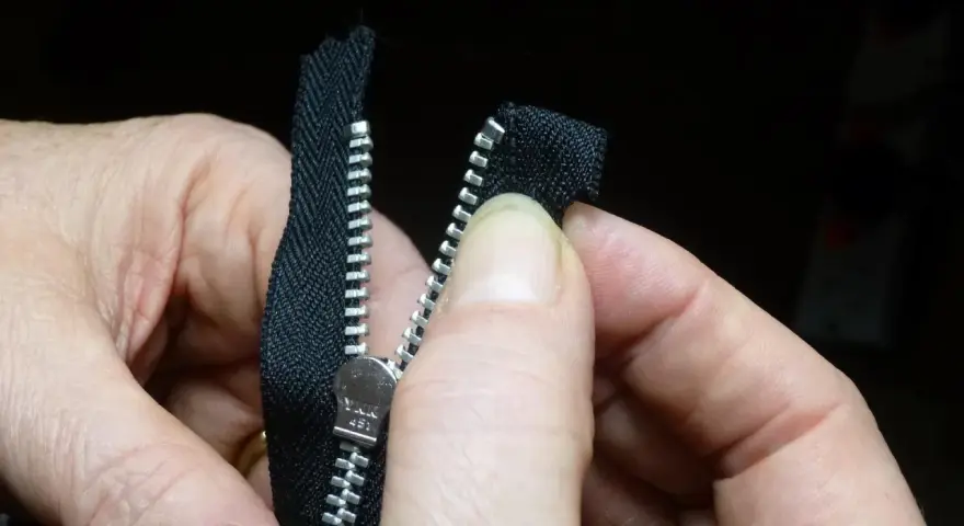 Jak wszyć zamek do bluzy? Łatwy poradnik DIY i unikaj błędów