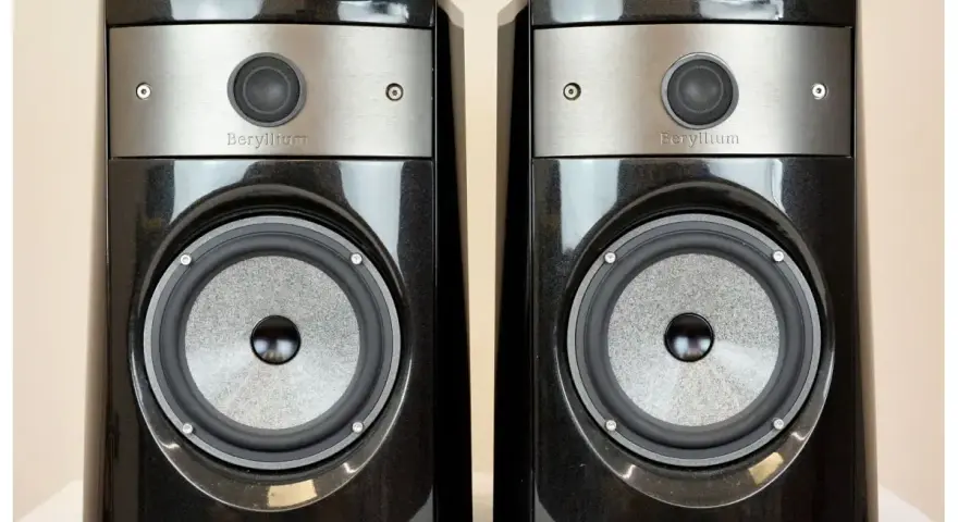 Para Focal Electra 1008 BE, błyszczące czarne obudowy, głośnik wysokotonowy z napisem Beryllium i duży głośnik nisko-średniotonowy.