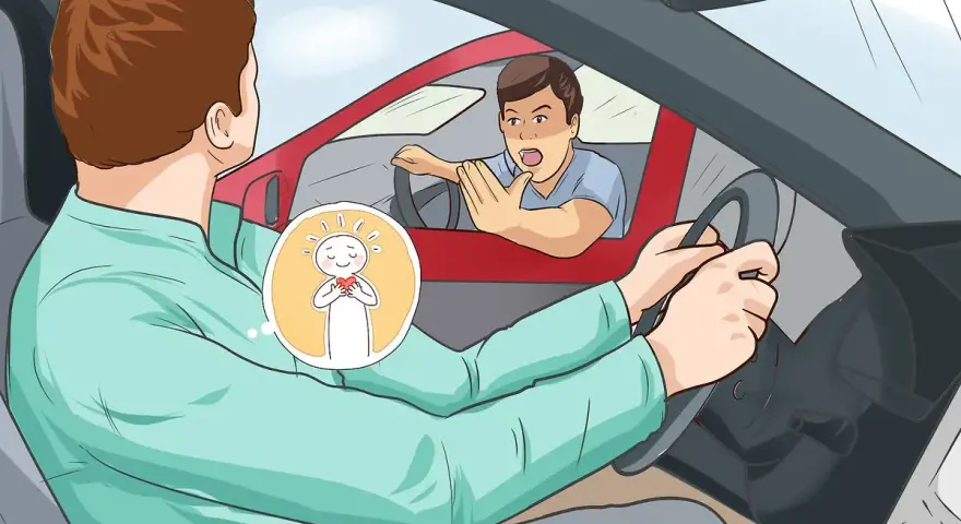 Un automobilista calmo, con un pensiero di gioia, evita una reazione aggressiva verso un altro guidatore arrabbiato. Impara come guidare bene con pazienza.