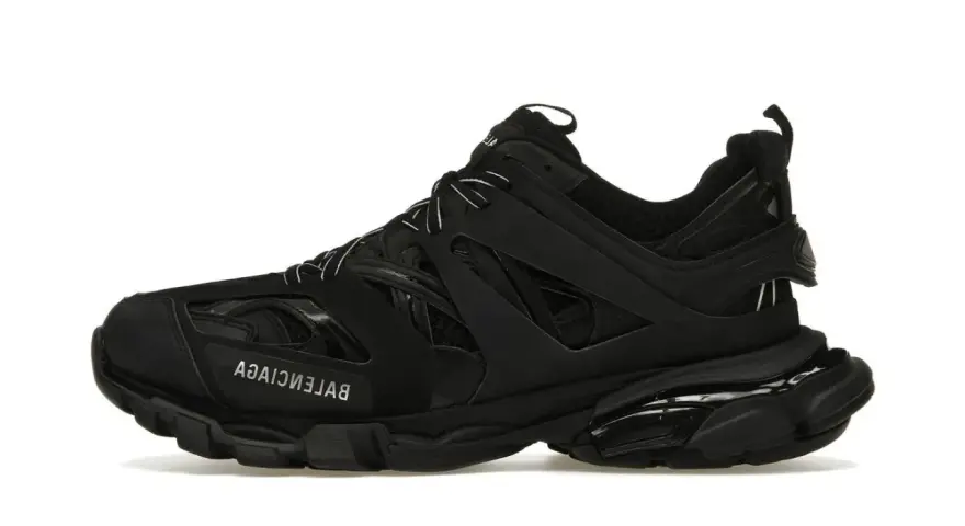 Czarne, masywne buty męskie Balenciaga Track. Wyrazisty design z widocznym logo.