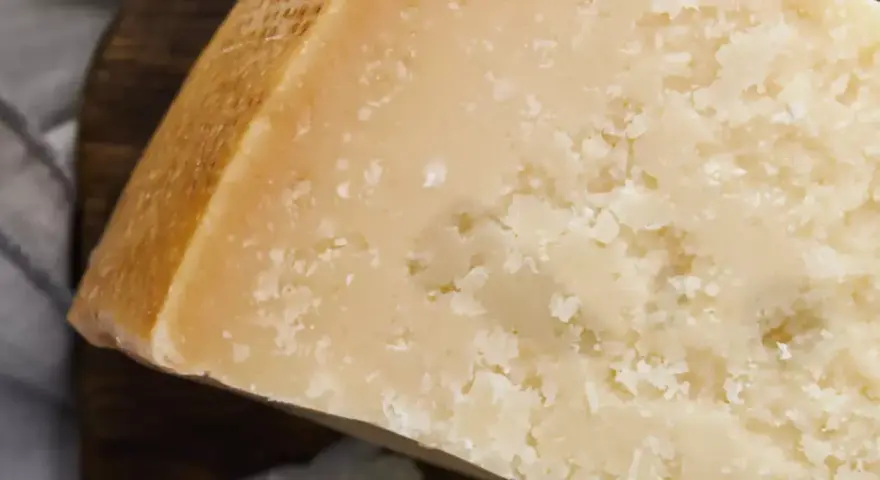 Gdzie można kupić parmezan? Odkryj najlepsze miejsca w Polsce