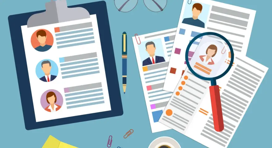 Curriculum vitae e profili di candidati, con una lente d'ingrandimento che esamina i requisiti per uno studente lavoratore.