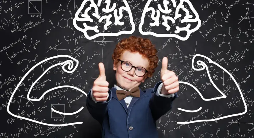 Chłopiec z rudymi włosami i okularami pokazuje kciuki w górę na tle tablicy z równaniami. Ilustracje mózgu i mięśni sugerują, że edukacja zdrowotna tematy to klucz do rozwoju intelektualnego i fizycznego.
