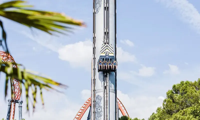 ¿Sabes cuánto mide la lanzadera del parque de atracciones? Sorprendente altura