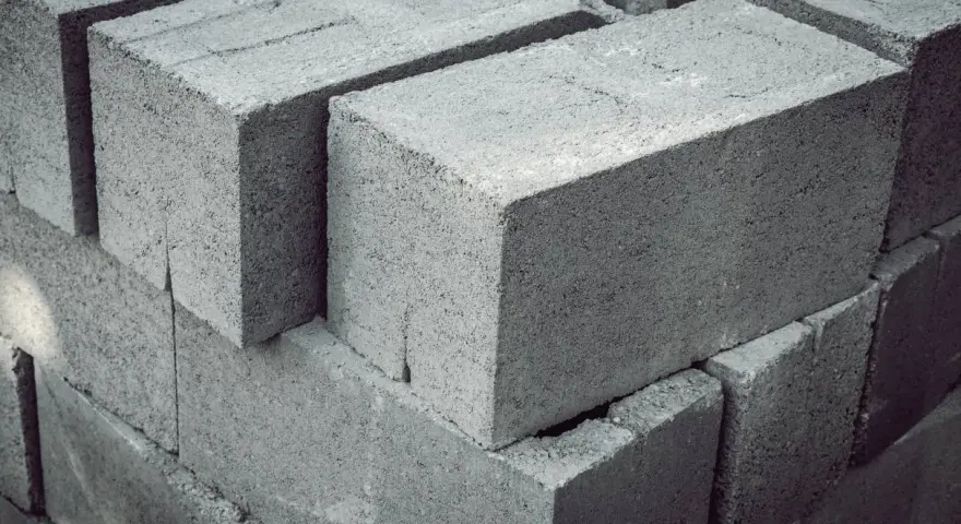 Fundamenty z bloczków betonowych czy wylewane – co wybrać dla domu?