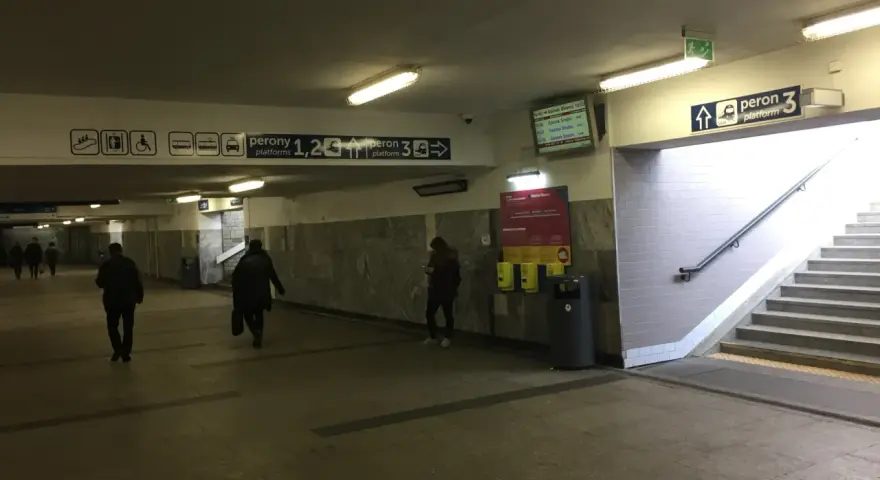 Jak dojechać na lotnisko w Gdańsku z dworca PKP - szybkie opcje transportu